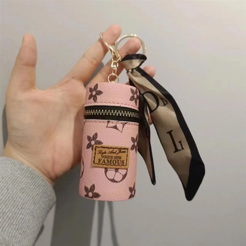 Monogram Keychain Leather - حقيبة أحمر شفاه صغيرة أسطوانية الشكل