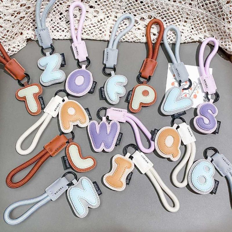 سلسلة مفاتيح من الجلد الصناعي  - مراجعة Monogram Keychain Leather وسعره