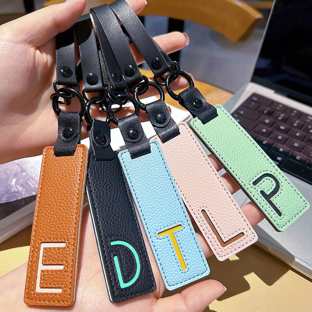 سلسلة مفاتيح كلاسيكية من الجلد - مراجعة Monogram Keychain Leather وسعره