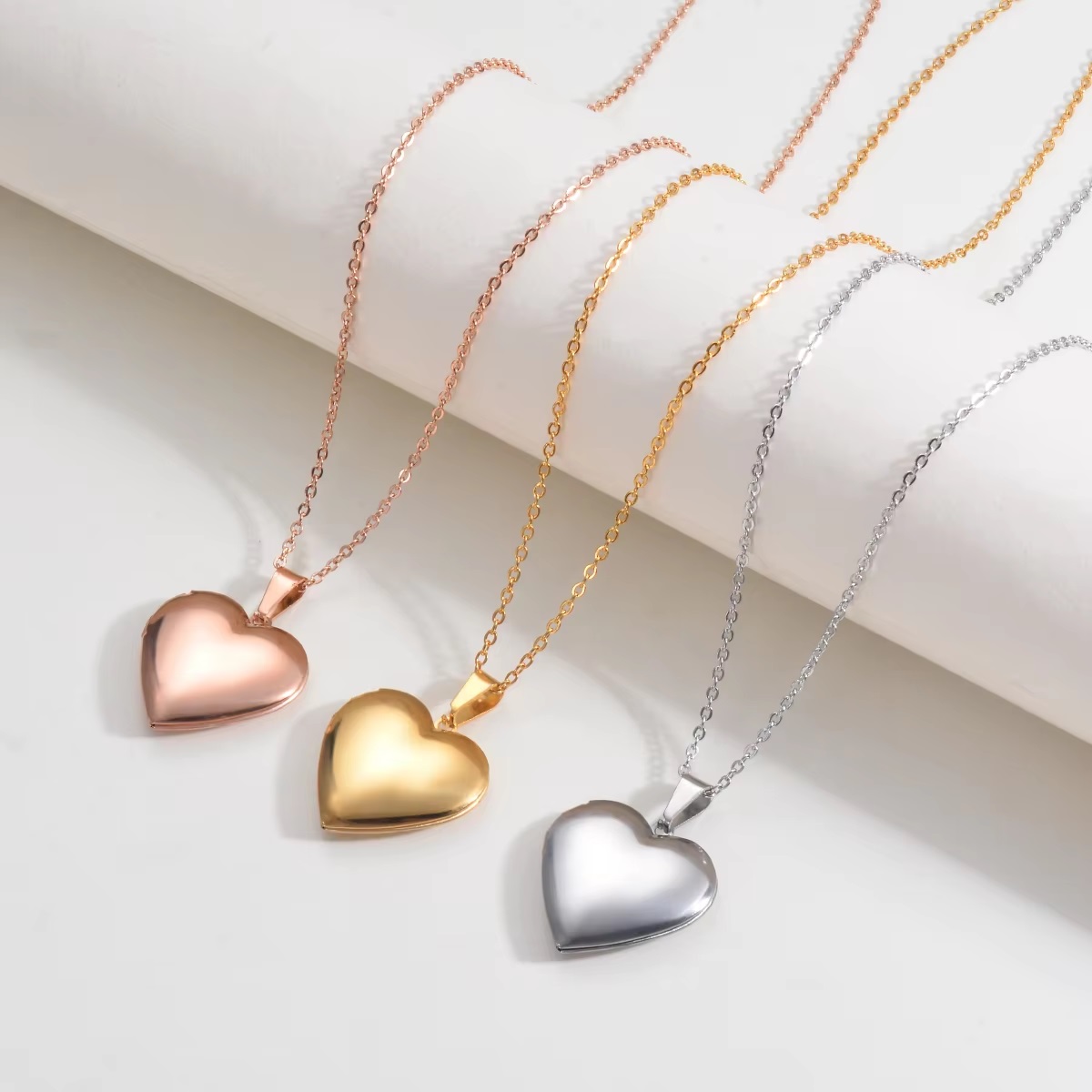 مخصص شخصية القلب الولادة زهرة  - مراجعة Birth Flower Necklace وسعره